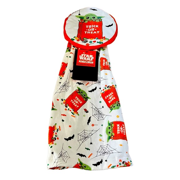 Star Wars The Mandalorian Hanging Kitchen Towel Baby Yoda Towel NEW - Picture 1 of 3